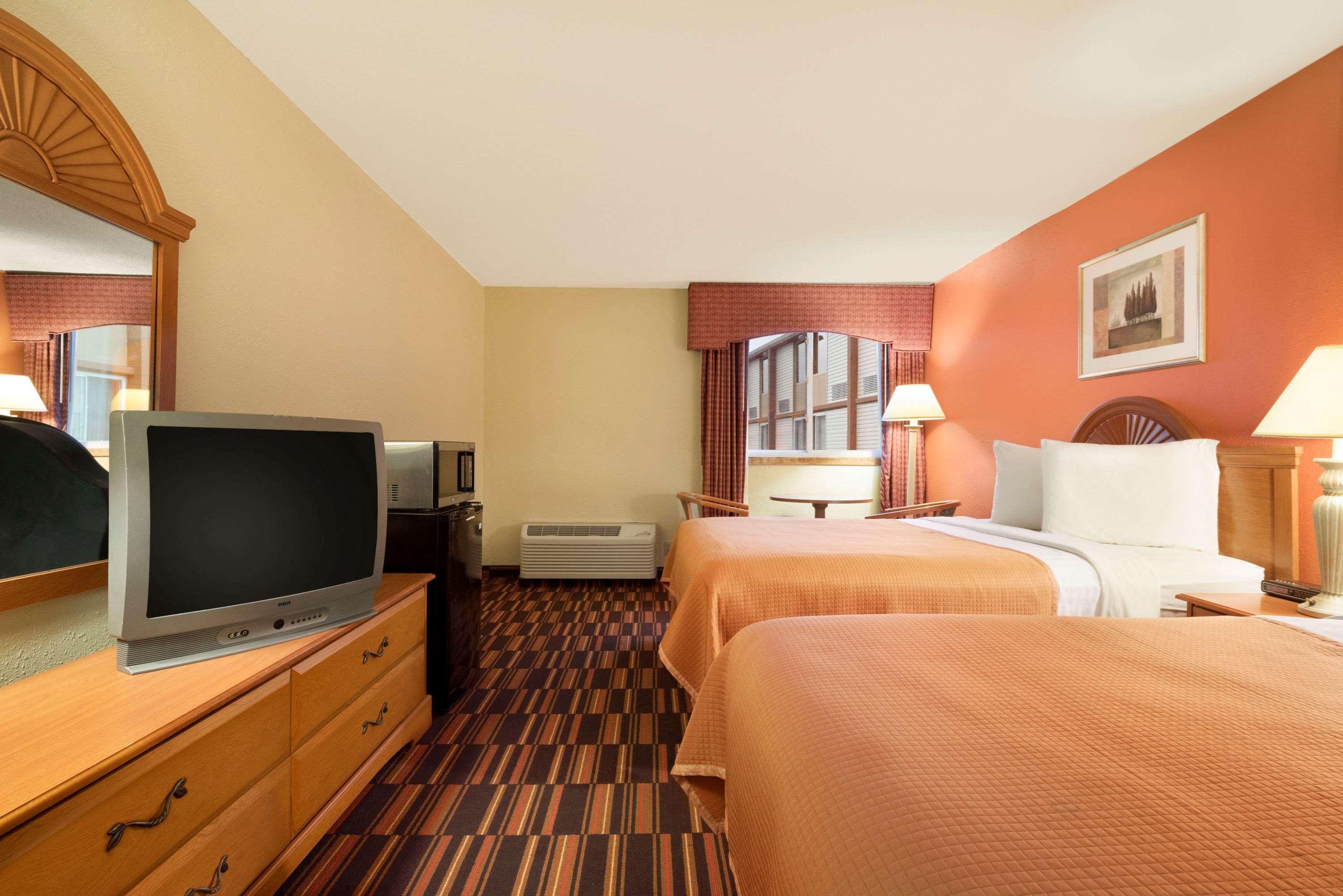 Travelodge By Wyndham Sturgis Bagian luar foto