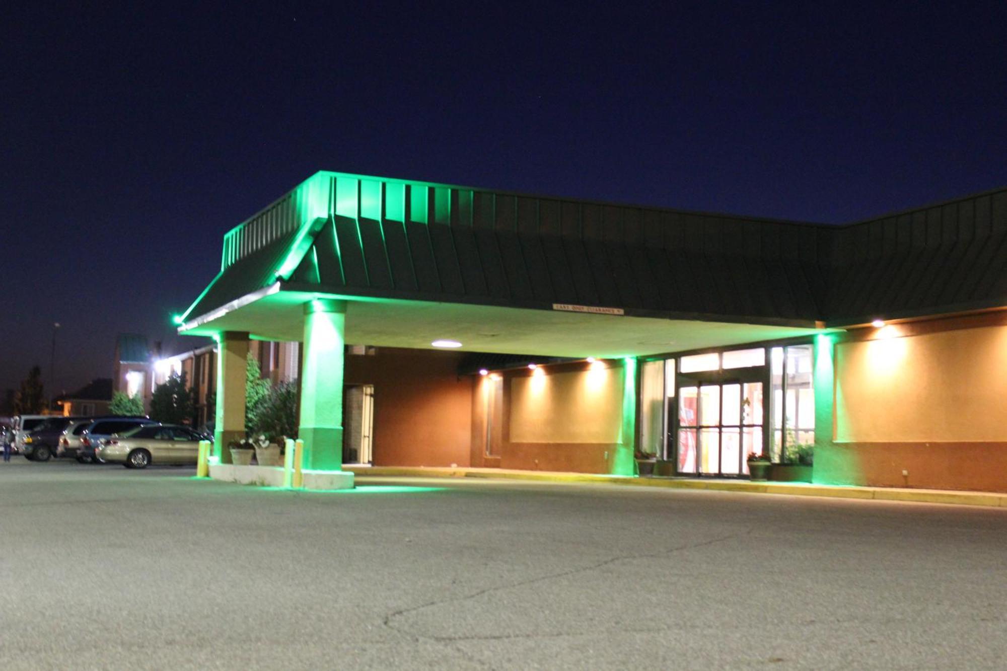 Travelodge By Wyndham Sturgis Bagian luar foto